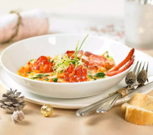 assiette dressée avec du homard au pastis marin